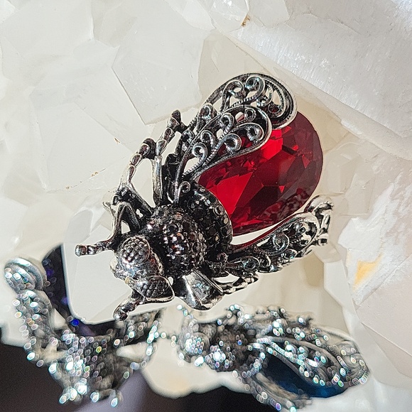 🪰 Brand new XL fly brooch - Picture 8 of 13